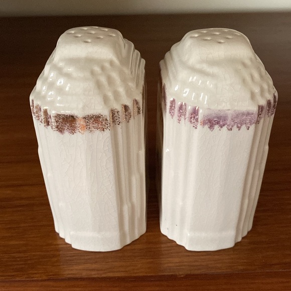 VTG Art Deco Style Salt/Pepper Shakers - Picture 4 of 13